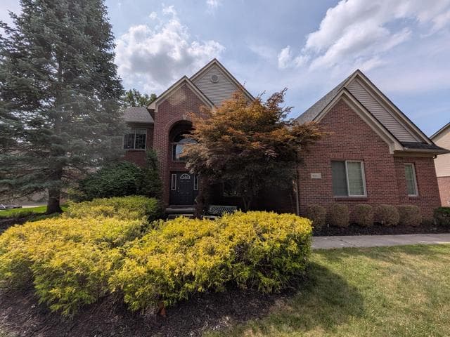 46815 Grand Oak Court, Canton, MI 48187
