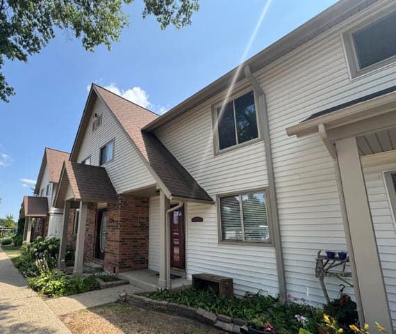 7300 Bluewater Drive 105, Clarkston, MI 48348