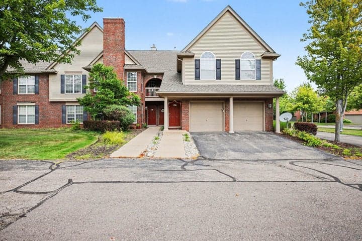 28469 Carlton Way Drive, Novi, MI 48377