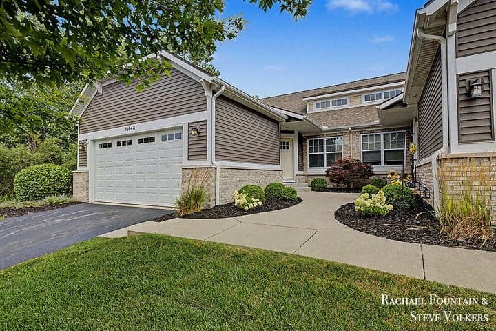 10048 S Crossroads Circle SE, Caledonia, MI 49316