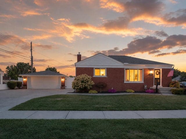 22225 Love Street, Saint Clair Shores, MI 48082