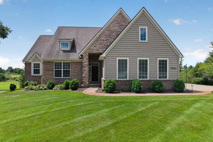 9862 Dublin Drive, Fenton, MI 48430