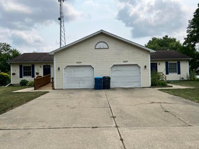 4225 Chelten Avenue, Kalamazoo, MI 49006