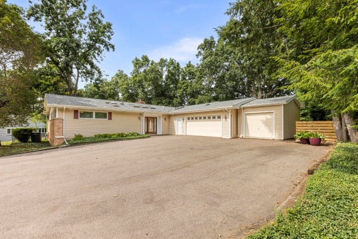 4340 Lakeside Drive, Kalamazoo, MI 49008