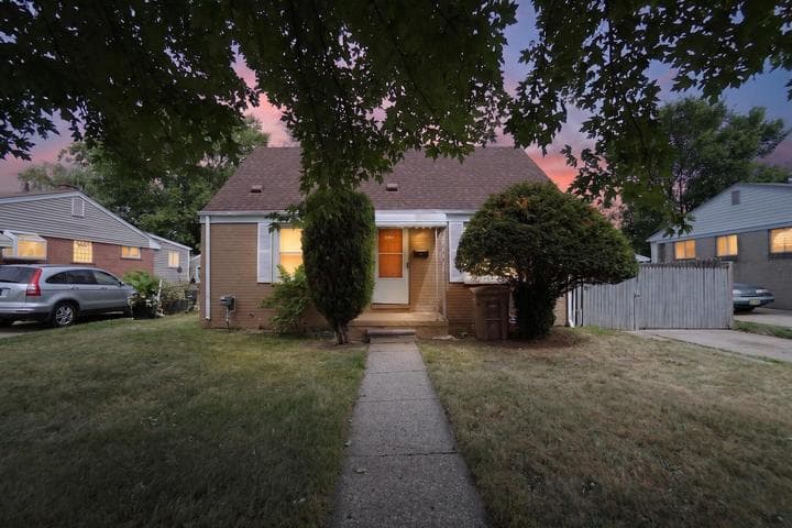 224 Victory Drive, Pontiac, MI 48342