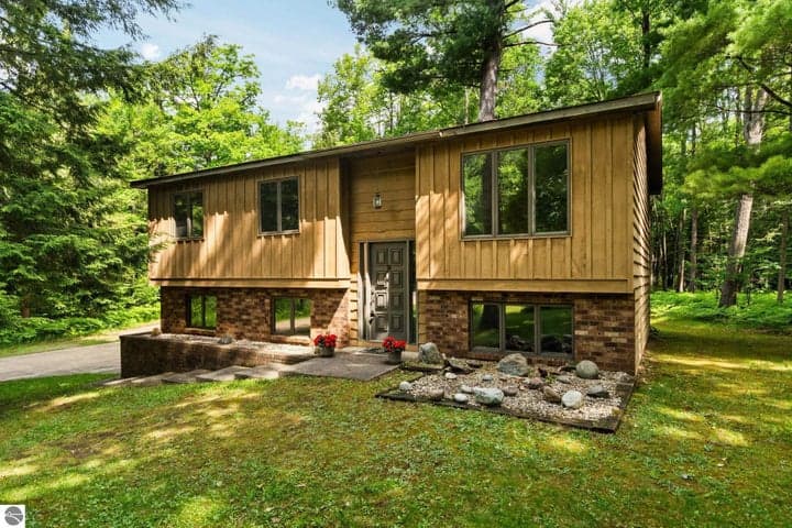 1340 W 13th Street, Cadillac, MI 49601