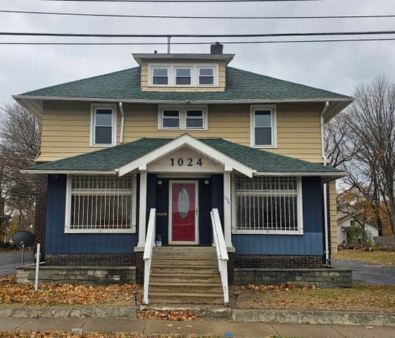 1024 S Grand Traverse Street, Flint, MI 48502