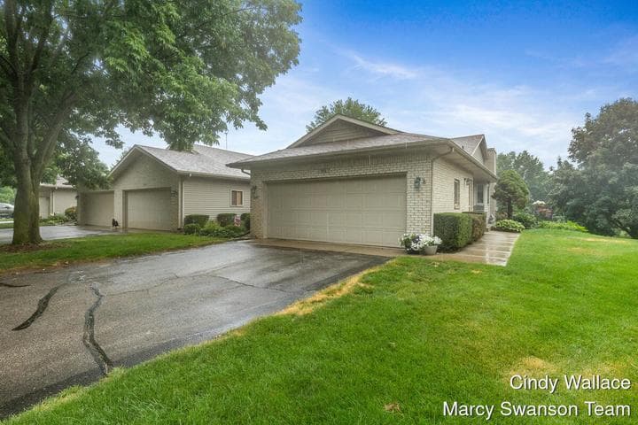 910 Amber View Drive SW, Byron Center, MI 49315
