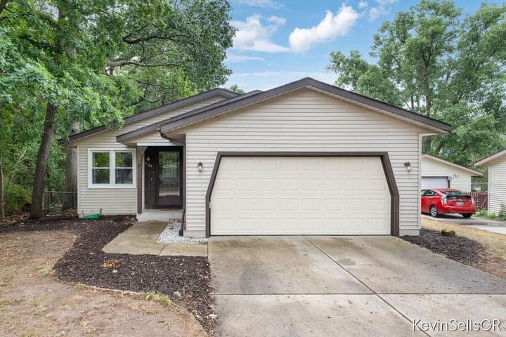 1504 40th Street SW, Wyoming, MI 49509