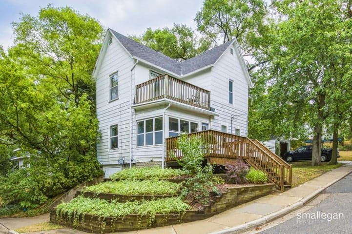 307 Florence Court NE, Grand Rapids, MI 49505