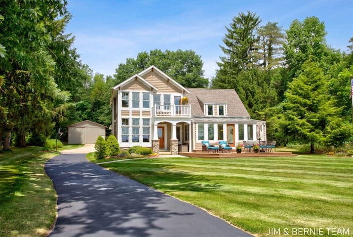 3235 Lakeview Drive, Allegan, MI 49010