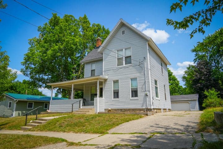 910 Pleasant Street, Belding, MI 48809