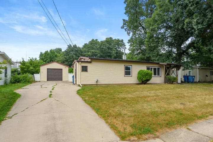 2401 Sonora Street, Kalamazoo, MI 49004