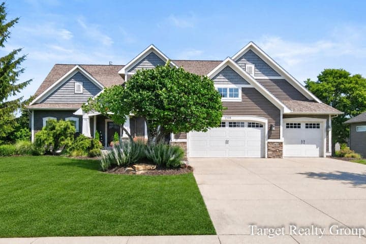 1705 N Bay Drive, Hudsonville, MI 49426