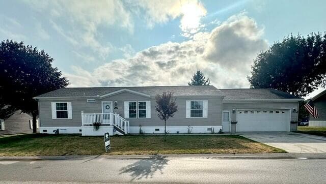 13763 Shamrock Lane, Cedar Springs, MI 49319