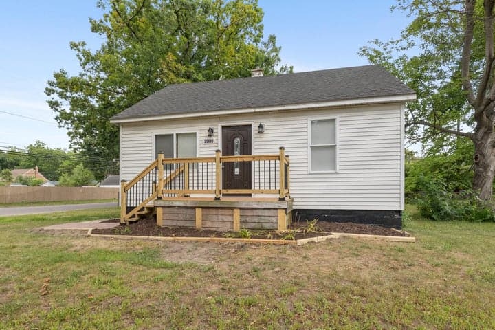 35809 Manila Avenue, Westland, MI 48186