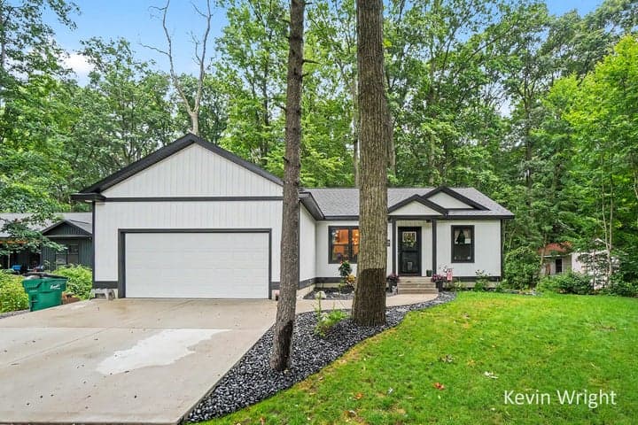 2848 Farr Road, Fruitport, MI 49415