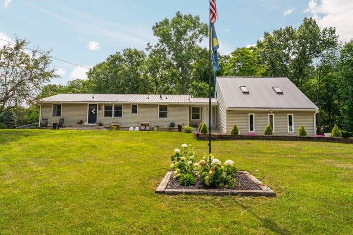 1261 Maple Lane, Brooklyn, MI 49230