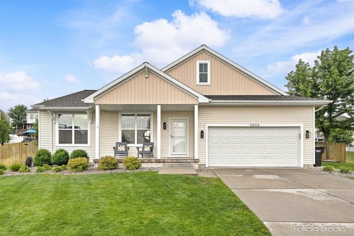 5804 Sage River Court SW, Wyoming, MI 49418