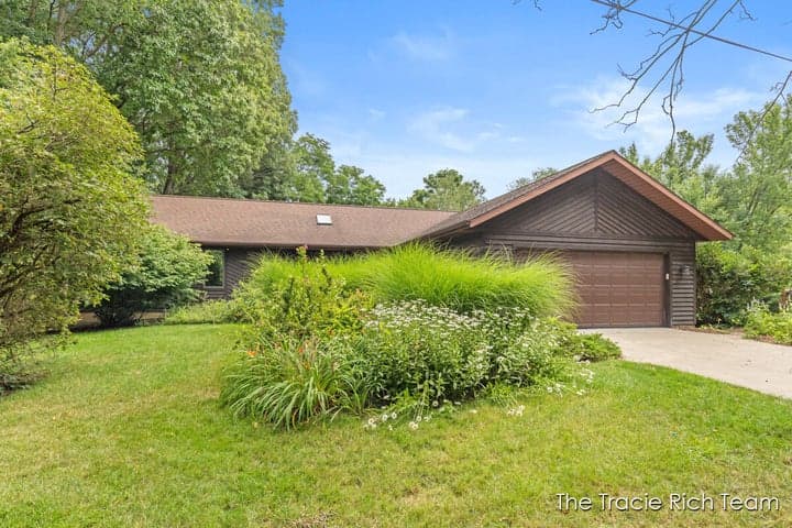 128 Collindale Avenue NW, Grand Rapids, MI 49504
