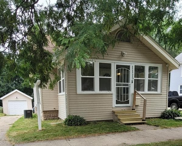 1112 Woodsum Street, Jackson, MI 49203