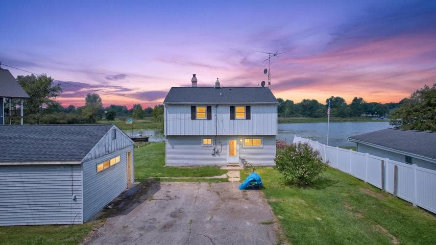 1040 Echo Beach Drive, Jackson, MI 49203