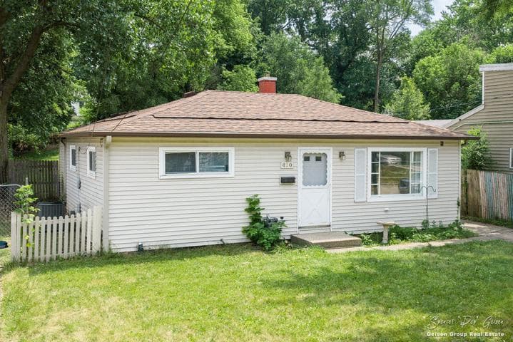 820 Woolsey Drive SW, Grand Rapids, MI 49503
