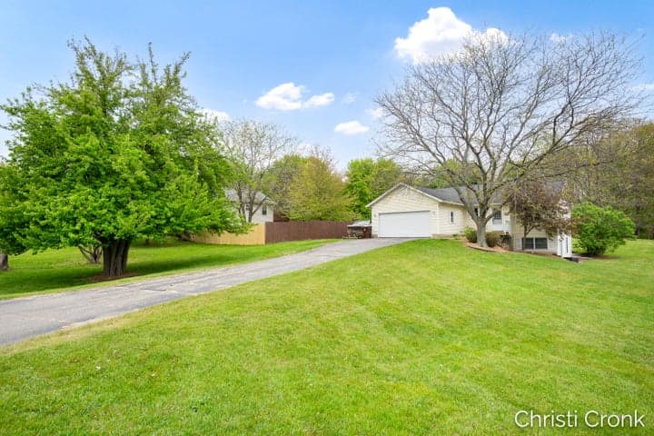 8414 Windstone Drive NE, Rockford, MI 49341