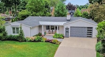 818 Iroquois Drive SE, Grand Rapids, MI 49506
