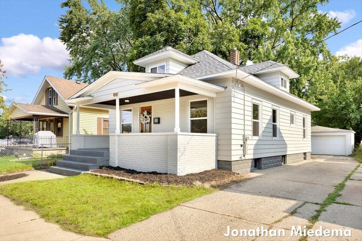 816 Richmond Street NW, Grand Rapids, MI 49504
