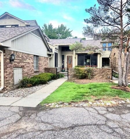 7229 Creeks Bend Drive, West Bloomfield, MI 48322