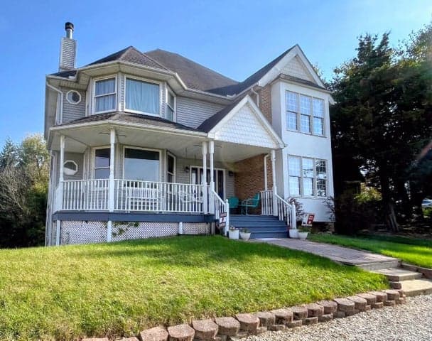 10149 Emerald Drive, Brooklyn, MI 49230