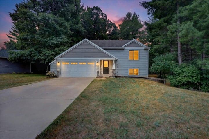 728 W River Hills Court, Newaygo, MI 49337