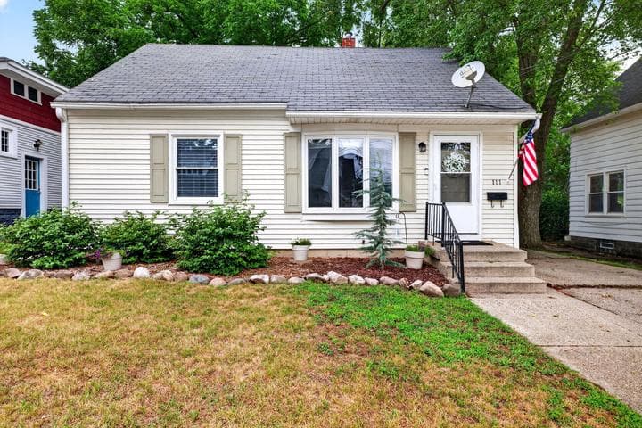 111 Melbourne Street NE, Grand Rapids, MI 49505