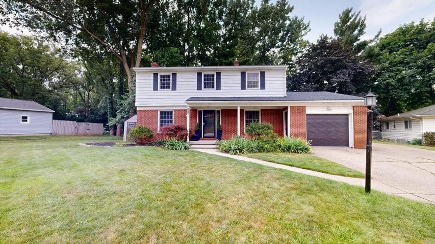 2046 Acton Road NW, Grand Rapids, MI 49504