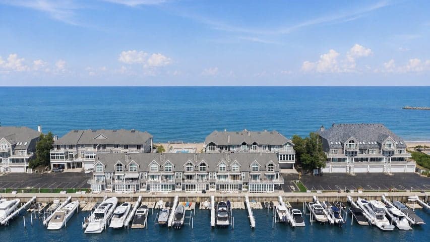 409 Lake Drive 17, New Buffalo, MI 49117