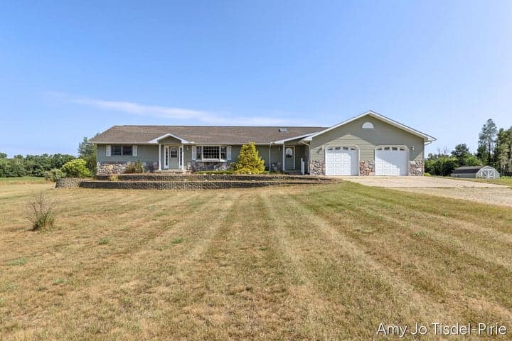 16972 W Stanton Road, Pierson, MI 49339