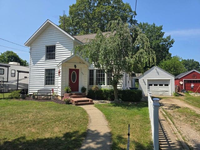 642 Maple Street, Colon, MI 49040