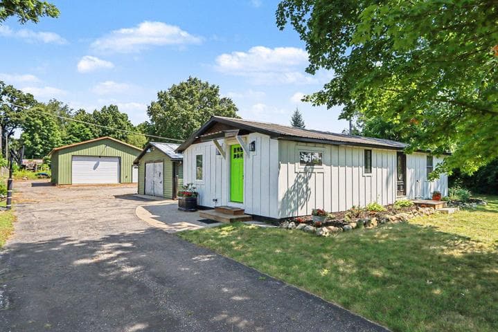 25490 Front Street, Mattawan, MI 49071