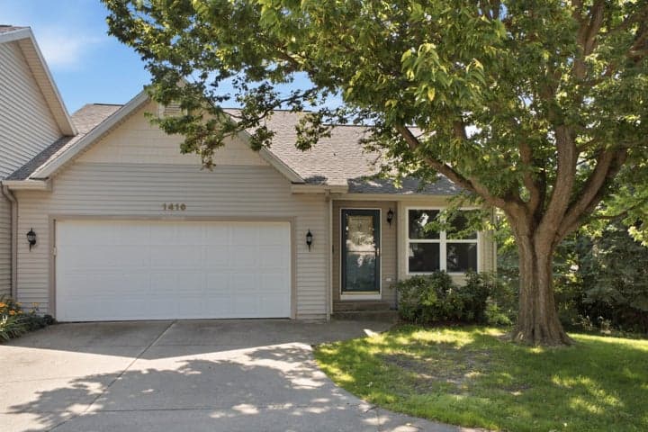 1614 Woodlawn Cmns, Grand Haven, MI 49417