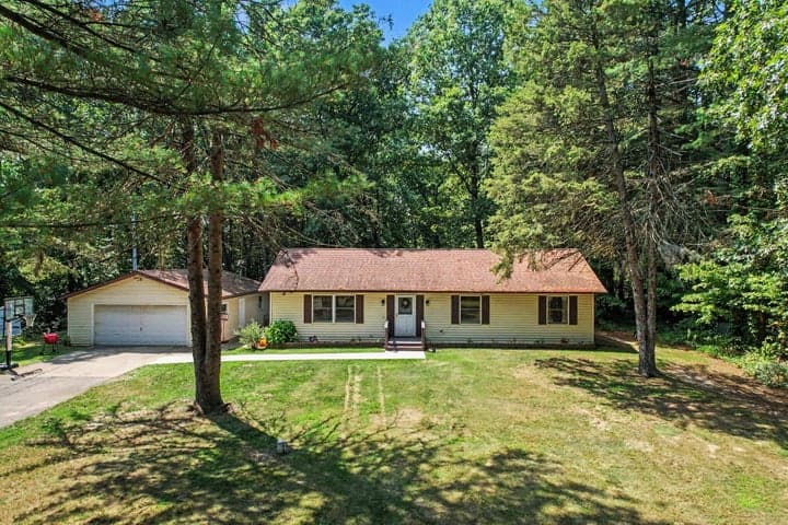21321 Clear Lake Avenue, Battle Creek, MI 49014