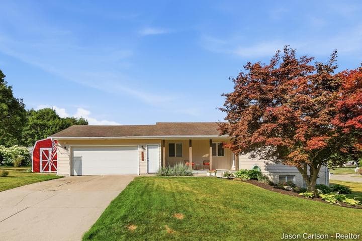 3100 Beechcrest Drive, Hudsonville, MI 49426