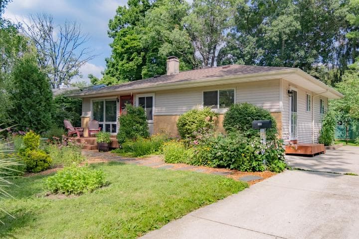 2104 S Circle Drive, Ann Arbor, MI 48103