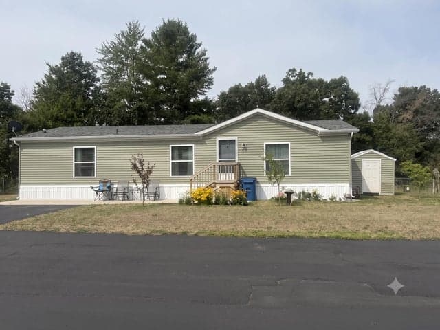 653 S Bluegill Lane, Newaygo, MI 49337