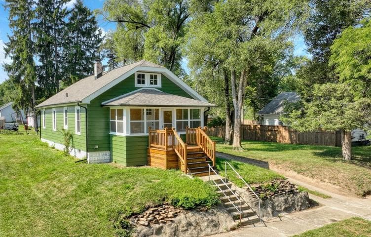 337 E Addison Street, Jackson, MI 49203