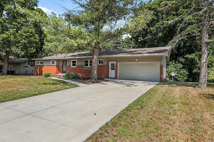 2639 Rockhill Drive NE, Grand Rapids, MI 49525