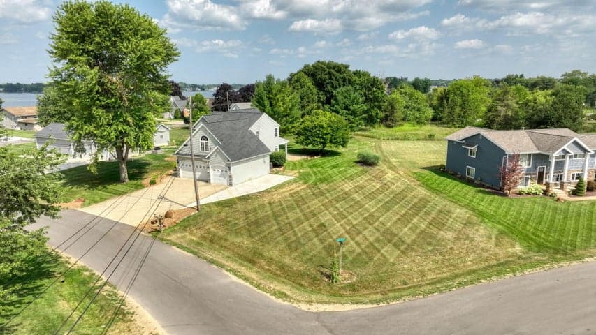 123 N Grand Pointe Drive, Brooklyn, MI 49230