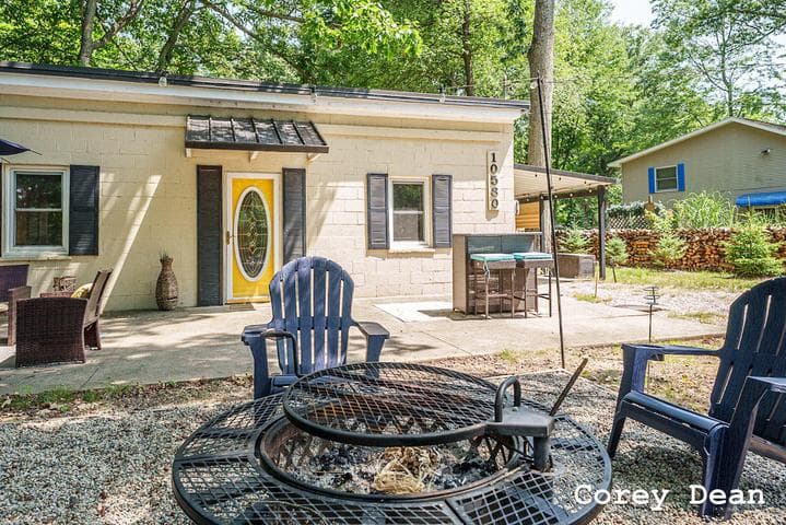10580 Round Lake Drive, Mecosta, MI 49332