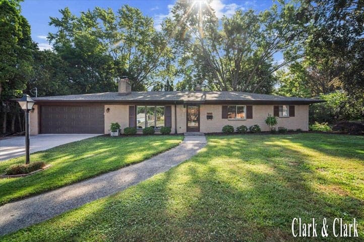 270 Lenora Avenue NW, Grand Rapids, MI 49504