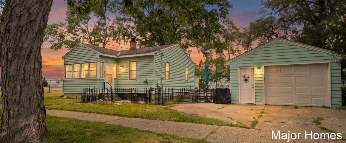 3990 Buchanan Avenue SW, Wyoming, MI 49548